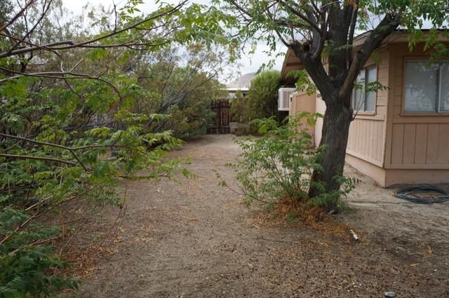 11022 West Drive, Morongo Valley CA: https://media.crmls.org/mediaz/5210cfa0-2307-4187-a2e4-e272298fe503.jpg