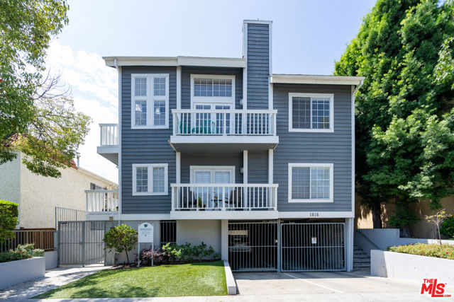 1315 S Carmelina Avenue, Los Angeles CA: https://media.crmls.org/mediaz/5210fcd7-f006-4605-b63c-0c6506c8e8be.jpg