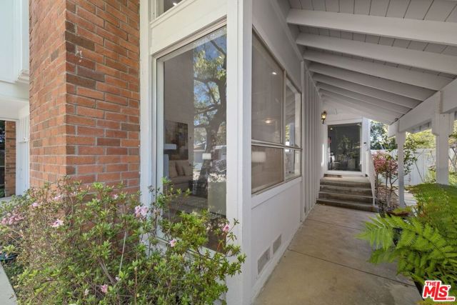 Image 2 for 10116 Hollow Glen Circle, Los Angeles, CA 90077
