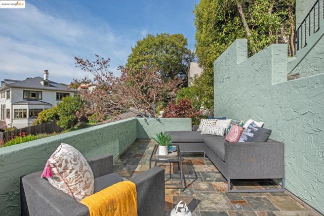 981 Indian Rock Ave, Berkeley CA: https://media.crmls.org/mediaz/5212784c-be99-4498-8b1e-05576c73f95a.jpg
