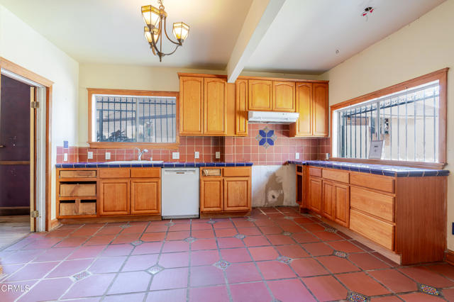 332 N St Louis Street, Los Angeles CA: https://media.crmls.org/mediaz/5212b794-f0ed-4722-bc5e-776218220d25.jpg