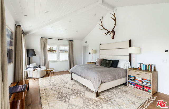 1057 Corsica Drive, Pacific Palisades CA: https://media.crmls.org/mediaz/5212e1c5-470f-4937-99b5-b5301d48ccdc.jpg