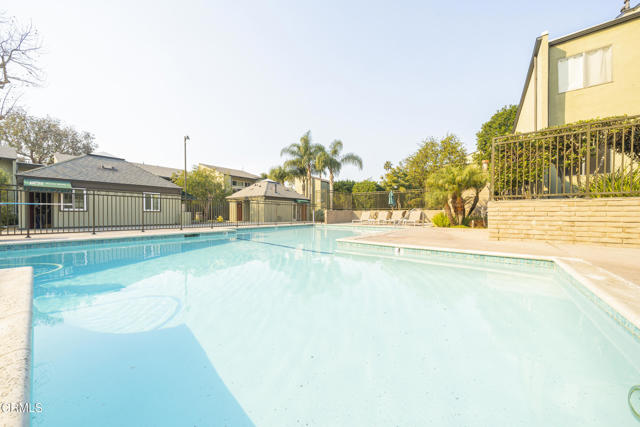 4925 Indian Wood Road, Culver City CA: https://media.crmls.org/mediaz/52137680-658f-4d6d-942c-07367730040b.jpg