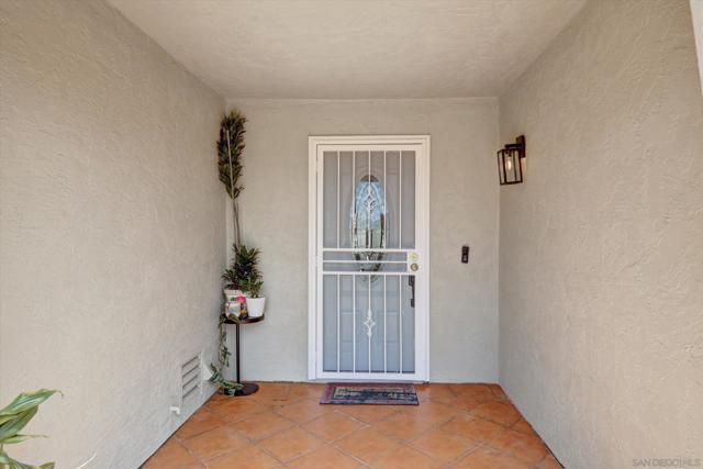3956 San Pablo Ave, Oceanside CA: https://media.crmls.org/mediaz/521416ea-f310-465e-9271-d53597a8bd59.jpg