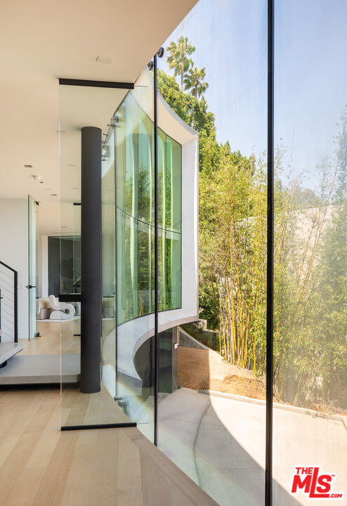 9277 Thrush Way, Los Angeles CA: https://media.crmls.org/mediaz/52142583-32a9-41d1-bb84-b4702f72672e.jpg