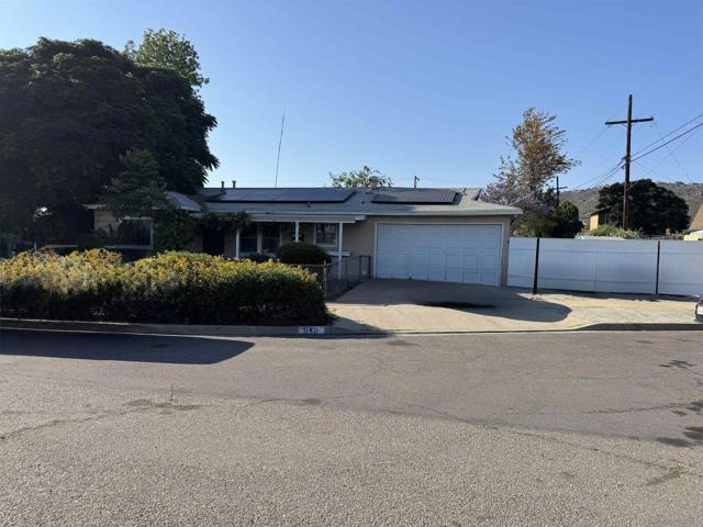 940 Gladys, El Cajon CA: https://media.crmls.org/mediaz/52144b79-f12c-4321-8a72-fb0741993177.jpg