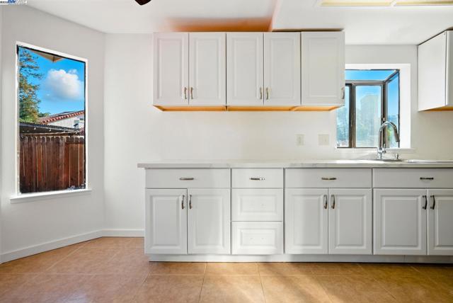 2524 Brazil Ct, Antioch CA: https://media.crmls.org/mediaz/5216a294-8cbd-4f39-b682-160a2a095ab9.jpg