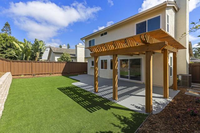 Detail Gallery Image 35 of 44 For 3936 Ambervale Ter, San Diego,  CA 92130 - 3 Beds | 2/1 Baths