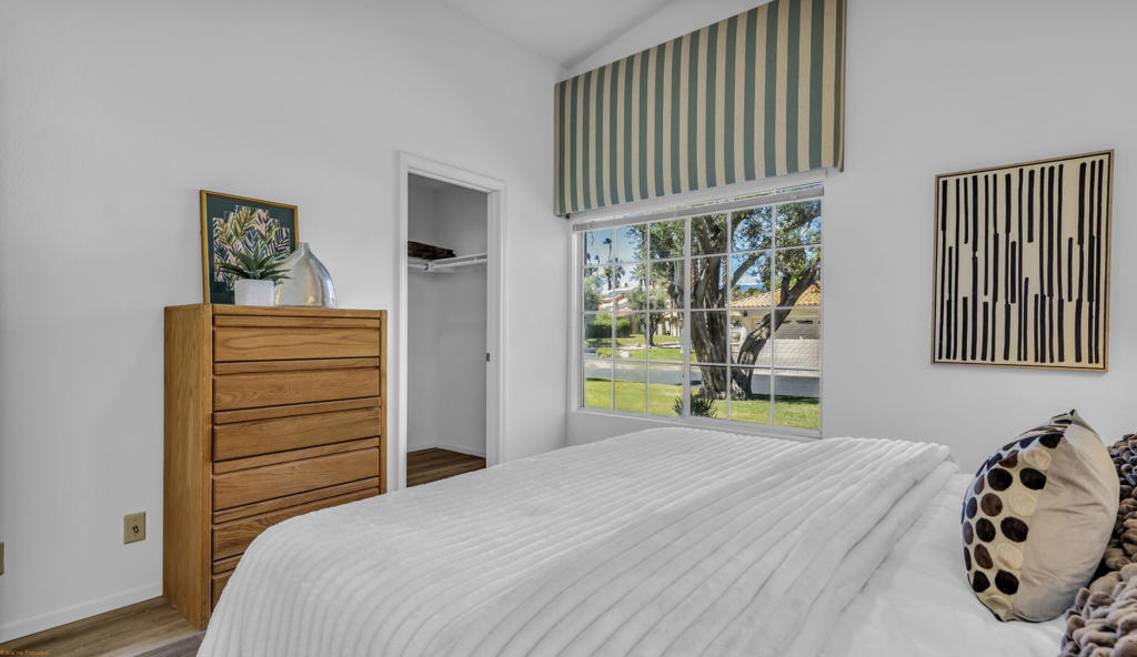 https://media.crmls.org/mediaz/5216d3fb-a889-45bc-bcb1-5ae943a37934.jpg?preset=X-Large