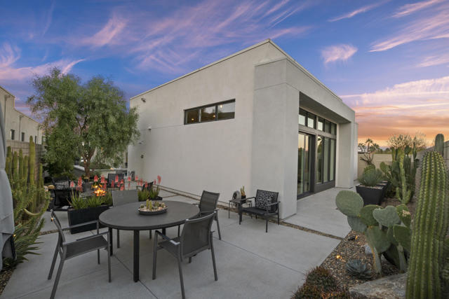 885 Fountain Drive, Palm Springs CA: https://media.crmls.org/mediaz/5216f293-aaf6-4bdb-ab6e-a6e636a63edc.jpg