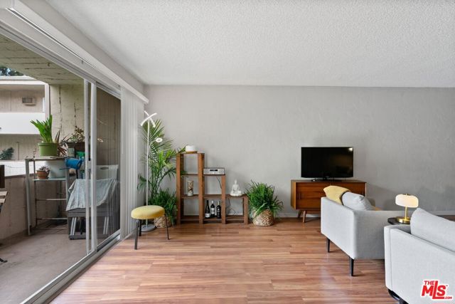 1831 Prosser Avenue, Los Angeles CA: https://media.crmls.org/mediaz/52175987-6f60-479c-83e5-9fb2cc204284.jpg