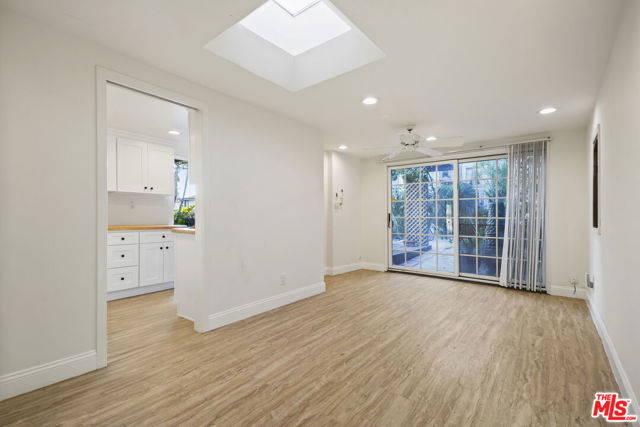 1326 Cordova Avenue, Glendale CA: https://media.crmls.org/mediaz/52179db9-55b2-4708-a5a3-496679f52d5b.jpg