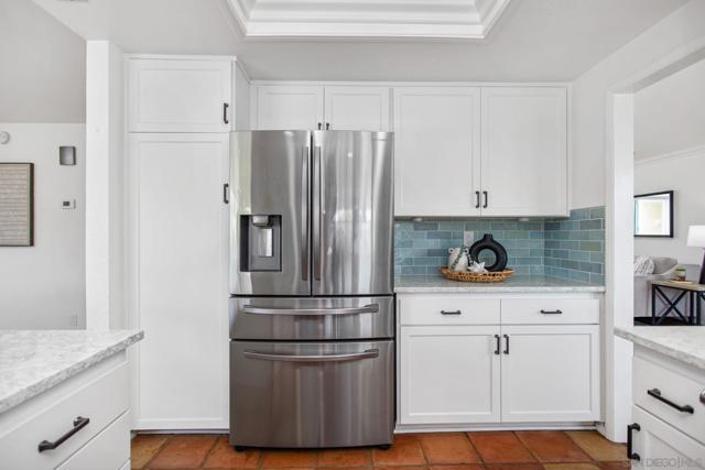 1009 Paseo La Cresta, Chula Vista CA: https://media.crmls.org/mediaz/5217f9cc-043a-4204-8bf5-2a0b888e1793.jpg