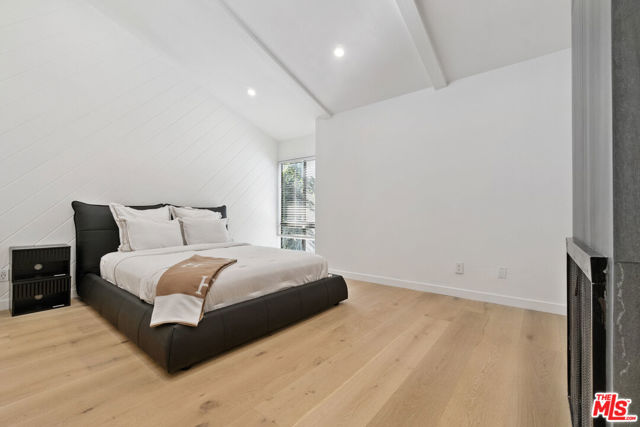 880 Hilldale Avenue, West Hollywood CA: https://media.crmls.org/mediaz/5218b7f6-a55f-4579-9e99-80066dbe6b6b.jpg