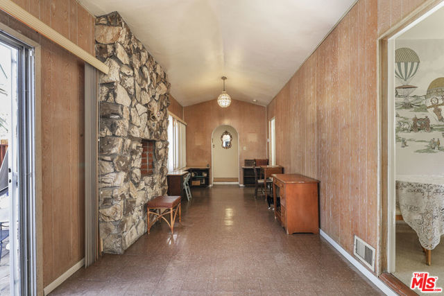 6281 Drexel Avenue, Los Angeles CA: https://media.crmls.org/mediaz/52191d04-347e-4b42-a2fd-bba99b3aa715.jpg