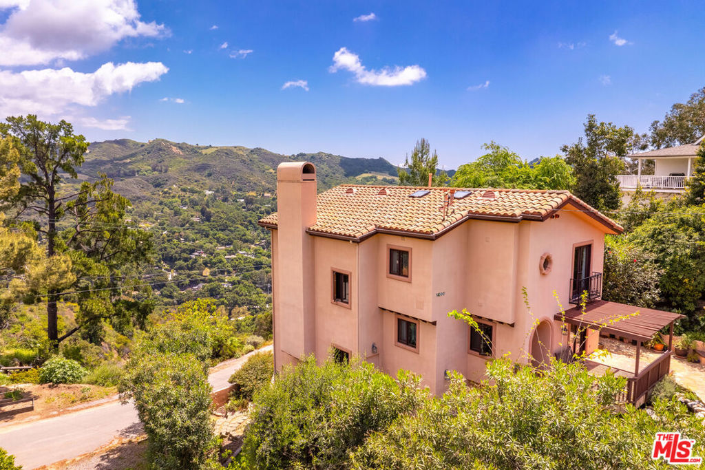 21322 Hillside Drive