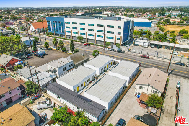 5926 S Hoover Street, Los Angeles CA: https://media.crmls.org/mediaz/5219c684-b6cd-4026-bfe7-f6dbd27bbba3.jpg