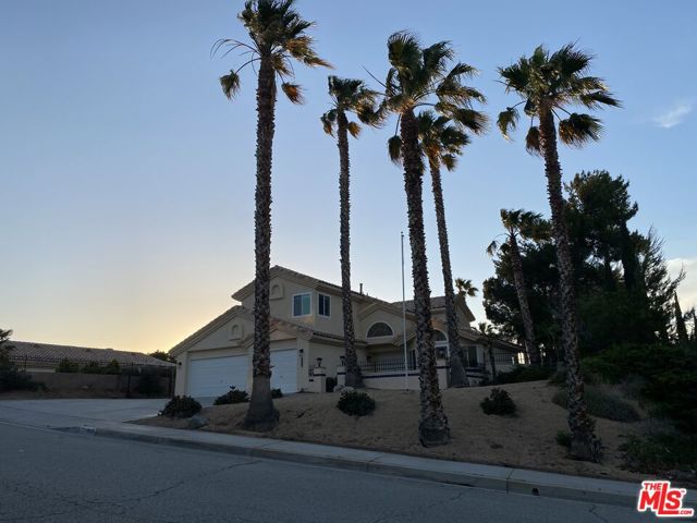 4833 Astuto Drive, Palmdale CA: https://media.crmls.org/mediaz/521a3960-1960-42c2-a28a-1cf60a086761.jpg
