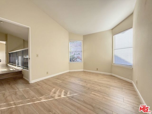 22208 Frontier Place, Chatsworth CA: https://media.crmls.org/mediaz/521a57e2-a1c1-421f-958d-f8734e8cec48.jpg