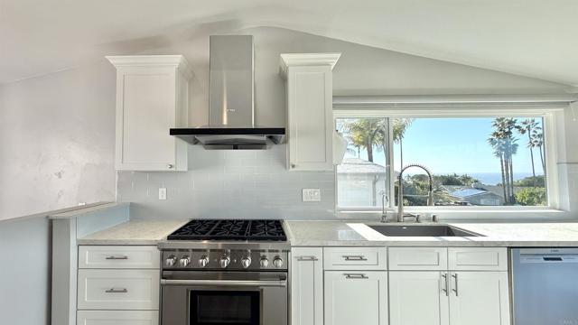 Detail Gallery Image 25 of 74 For 6611 Avenida De Las Pescas, La Jolla,  CA 92037 - 4 Beds | 3 Baths