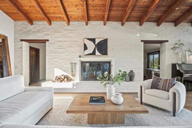 707 Vista Drive, Redwood City CA: https://media.crmls.org/mediaz/521ae48d-987a-4f45-98cd-dd80bd5d118c.jpg