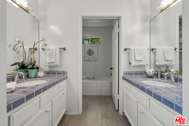 10654 Eastborne Avenue, Los Angeles CA: https://media.crmls.org/mediaz/521b675c-6c71-4ba4-9836-cd4b5cf6d970.jpg