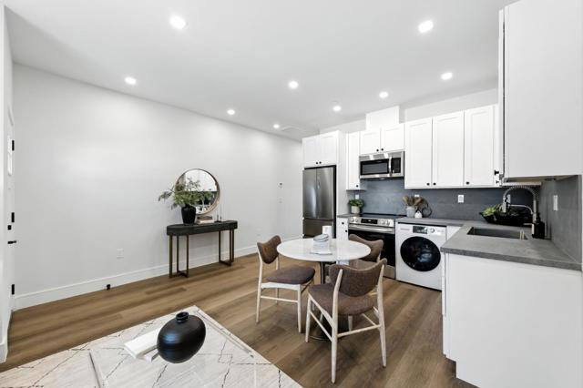 125 15th Avenue, San Mateo CA: https://media.crmls.org/mediaz/521bb2ad-fc81-4145-be41-94aec6fc0b8f.jpg