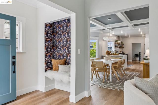 617 59th St, Oakland CA: https://media.crmls.org/mediaz/521bf23a-d53a-415b-8933-dcba8caf3fc6.jpg