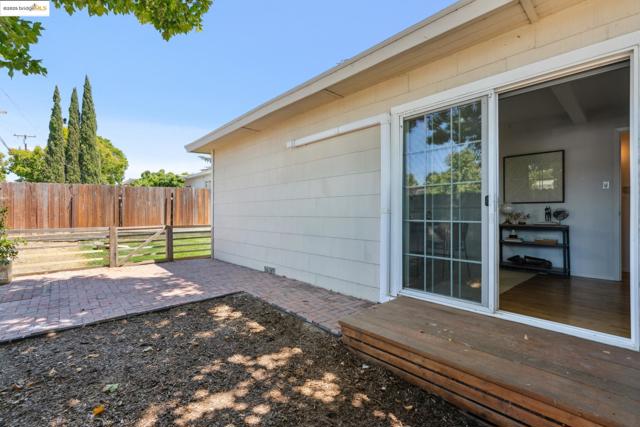 1865 Overhill Rd, Concord CA: https://media.crmls.org/mediaz/521c327d-9bc4-4e43-9bad-3211722665d8.jpg