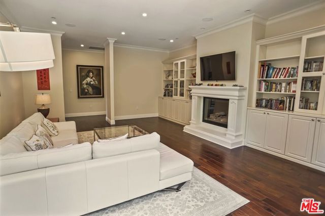 1701 Roscomare Road, Los Angeles CA: https://media.crmls.org/mediaz/521c666e-599a-4b3c-a361-73fa728d5707.jpg
