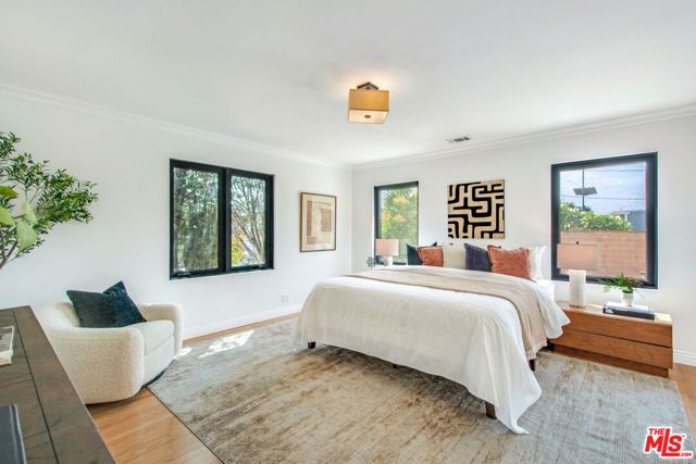 3558 S Muirfield Road, Los Angeles CA: https://media.crmls.org/mediaz/521c842b-659e-464c-a8af-3c051d5b8540.jpg