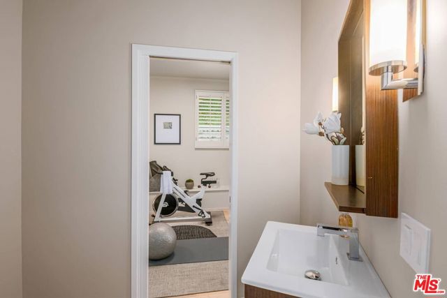 17765 Camino De Yatasto, Pacific Palisades CA: https://media.crmls.org/mediaz/521d4925-5710-4776-84b5-3eafb9f0d1e6.jpg