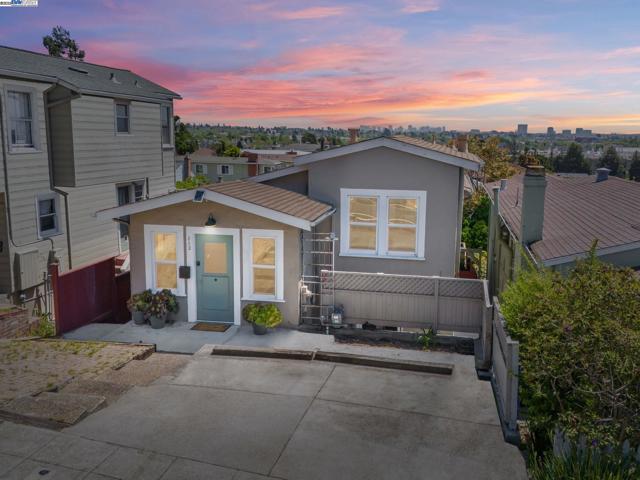 812 Washington Ave, Albany CA: https://media.crmls.org/mediaz/521dc17a-906e-4ed4-a903-80acd7b8e4cb.jpg