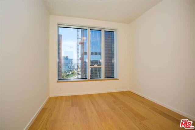 889 Francisco Street, Los Angeles CA: https://media.crmls.org/mediaz/521dd202-22ed-4075-8230-49f67e3c97d7.jpg