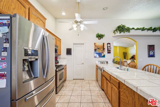 16185 Viho Road, Apple Valley CA: https://media.crmls.org/mediaz/521df787-130b-452b-a6b9-fd17cadc023e.jpg