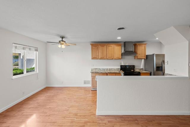 5492 Tradewinds Walkway, San Jose CA: https://media.crmls.org/mediaz/521e4b50-a877-4ee9-b001-50e78e9d9eef.jpg