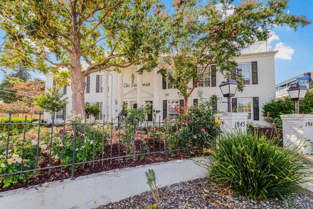 1945 Mount Vernon Court #1