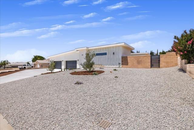 4195 Evergreen Lane, Banning CA: https://media.crmls.org/mediaz/521f0bc6-ec20-410c-83e8-9c50c7330460.jpg
