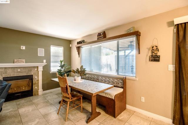 3985 S Coral Ct, Discovery Bay CA: https://media.crmls.org/mediaz/521f639d-3b71-463d-8b29-da0b8b4f6c28.jpg