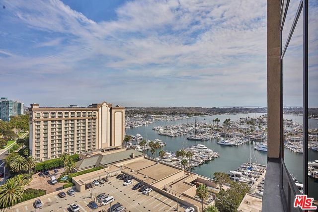 4337 Marina City Drive, Marina del Rey CA: https://media.crmls.org/mediaz/521f76d0-6c1f-4120-969f-15dd68b1ac4f.jpg