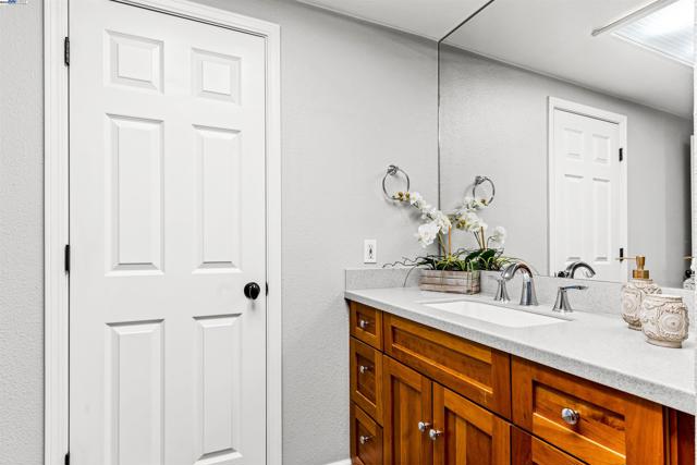 129 Ray St, Pleasanton CA: https://media.crmls.org/mediaz/521fc79d-a0bd-4748-b0d2-0c0f0762d495.jpg