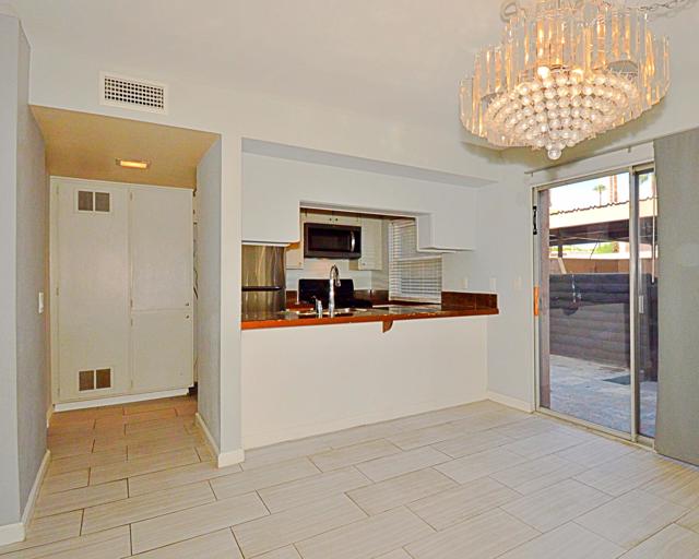 2230 N N. Indian Canyon Way Drive, Palm Springs CA: https://media.crmls.org/mediaz/521feeed-6826-4765-b461-1e142142374d.jpg