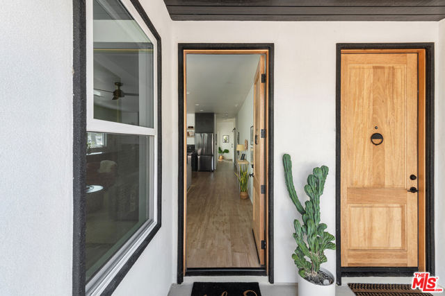 841 N La Fayette Park Place, Los Angeles CA: https://media.crmls.org/mediaz/52202ba4-06a6-4ccd-a468-d7733c7200e3.jpg