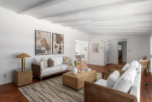 1381 W Muirlands Drive, La Jolla CA: https://media.crmls.org/mediaz/5220507a-d99f-414c-9c2c-08c6afd5c590.jpg