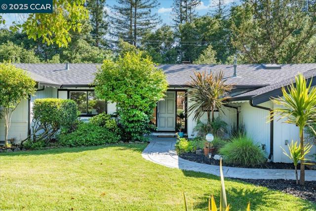 42 Freitas Dr, Moraga CA: https://media.crmls.org/mediaz/52208b0a-eb13-4278-ba14-48ddc0e087fe.jpg