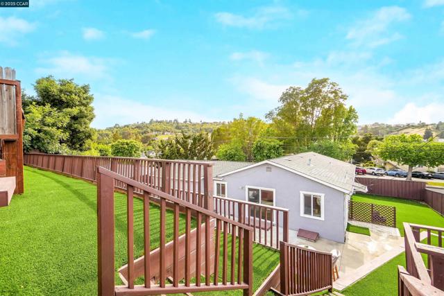 2951 Estates Ave, Pinole CA: https://media.crmls.org/mediaz/52212141-25d2-4d4a-9c31-82f259ce54d6.jpg