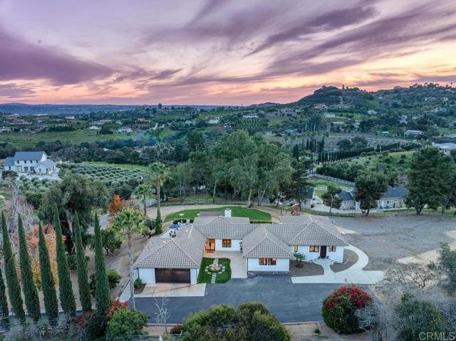 Detail Gallery Image 2 of 43 For 5057 E San Jacinto Cir, Fallbrook,  CA 92028 - 4 Beds | 3/1 Baths