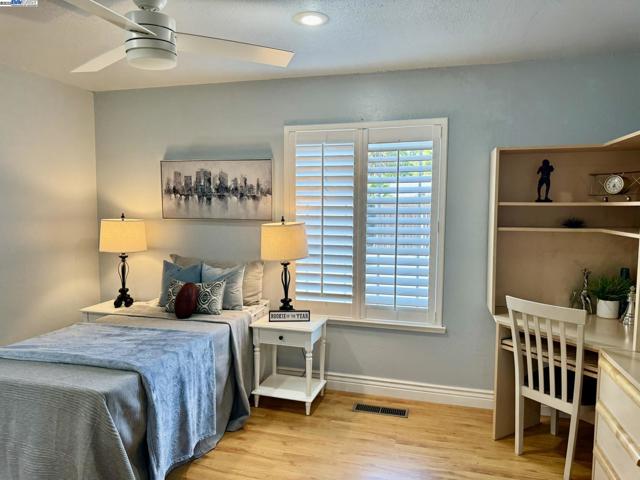 4955 Swindon Pl, Newark CA: https://media.crmls.org/mediaz/5221e20c-4cb3-494f-9a37-352772579ccf.jpg