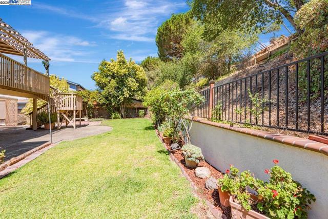 32072 Chicoine Ave, Hayward CA: https://media.crmls.org/mediaz/5221e7c2-087e-4a0c-8c9e-eaa5642eb64e.jpg