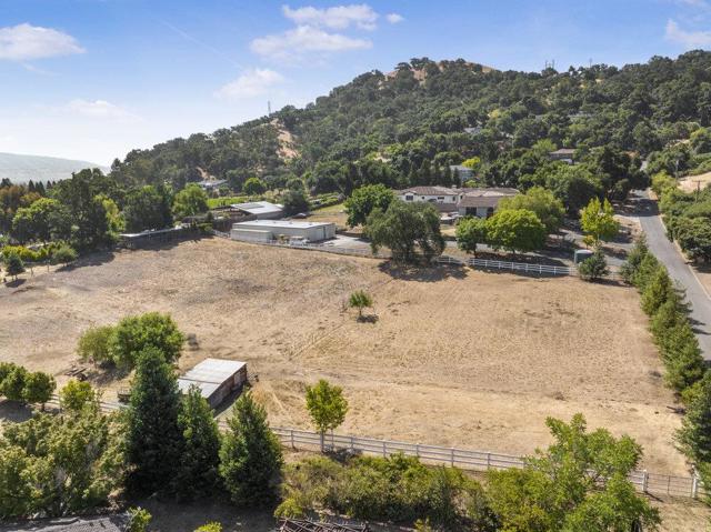 1090 W Edmundson Avenue, Morgan Hill CA: https://media.crmls.org/mediaz/52228b55-de77-4ff3-914c-237684cf96c2.jpg